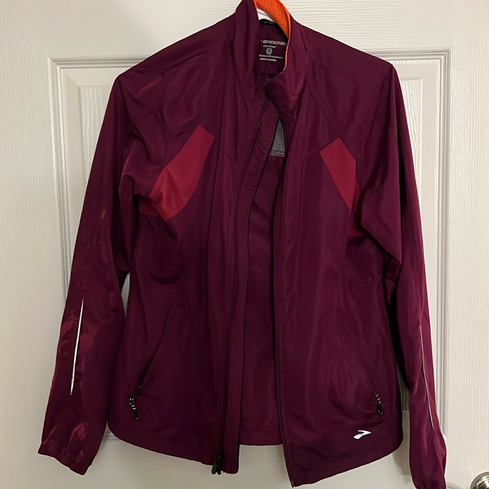 Brooks magenta women’s size small athletic jacket